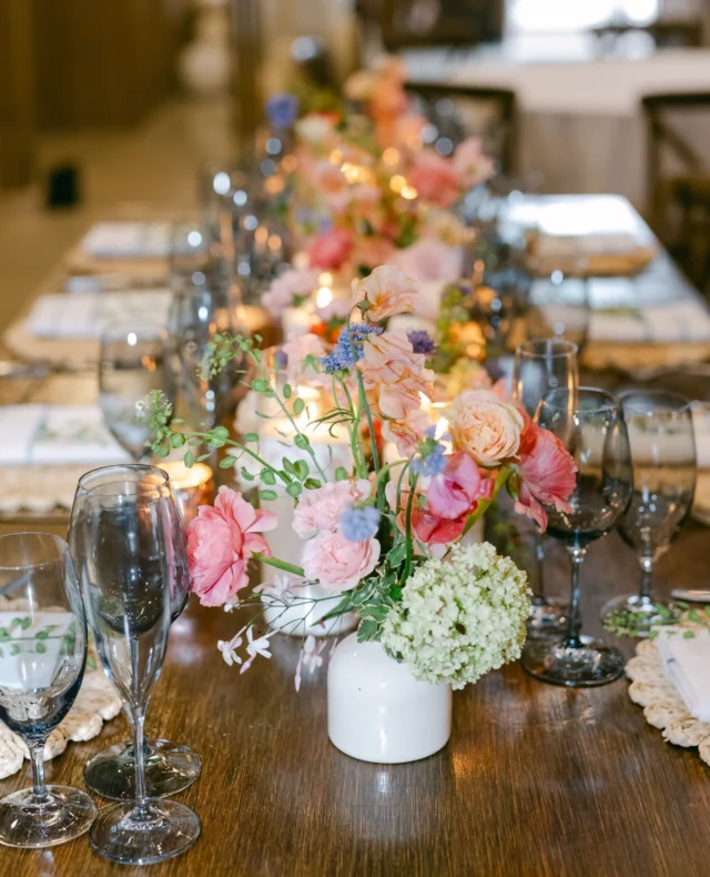 Spring is here and so many beautiful bright flowers are blooming! Excited to see all the floral choices of our couples, parents-to-be, and birthday celebrants this season 🌸⁠
⁠
💐: @uniquefloraldesigns⁠
⁠
#camarilloranch #camarilloranchweddings #camarilloranchevents #eventvenue #weddingvenue #specialevents #weddingday #birthdayvenue #babyshowervenue #springtime #weddingdecor #weddingflorals