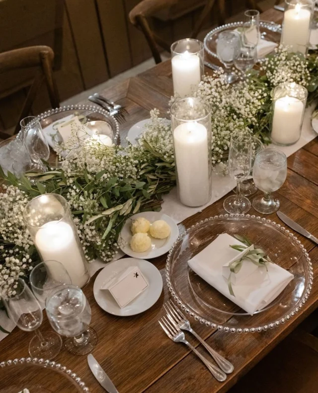 Gasp! These arrangements take our (baby's) breath away 😲😮‍💨😍⁠
⁠
Flowers: @casa_blanca_flowers⁠
Coordinator: @catcrenshawevents⁠
Photographer: @randalldeleonphotography⁠
Lights and Draping: Wendee’s Occasions⁠
Rentals: @arentalconnection⁠
Catering: @commandperformancecatering⁠
⁠
#camarilloranch #camarilloranchweddings #weddingvenue #eventvenue #indoorwedding #outdoorwedding #tablescape #weddinginspo #weddingideas #weddinggoals #weddingflowers